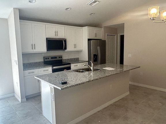 2nd image of 2804 NE 6th Ave