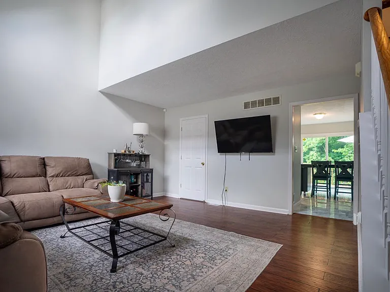 612 Rhodora Rdg — Photo 5