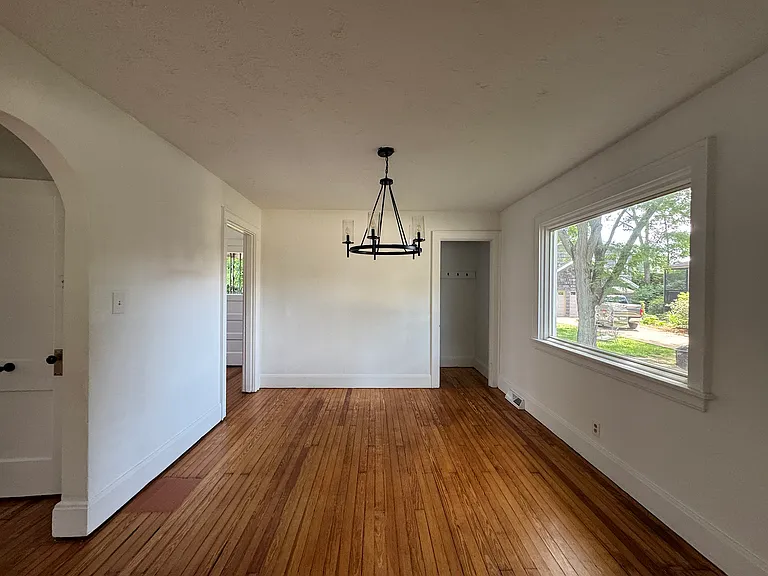 3822 Carlton St — Photo 4
