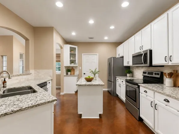 207 Cove Creek Dr, Spicewood, TX 78669