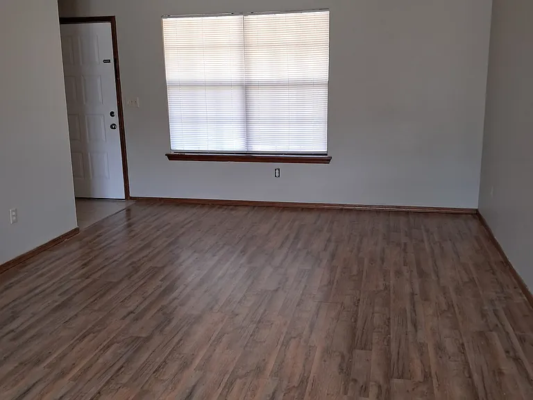 2502 Tanglewood Ct — Photo 3