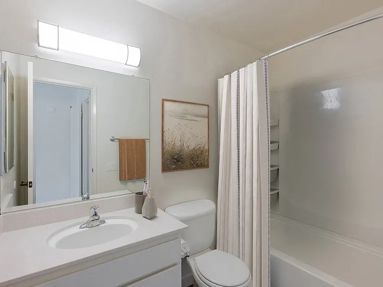 Knollwood Meadows Apartments — Photo 9