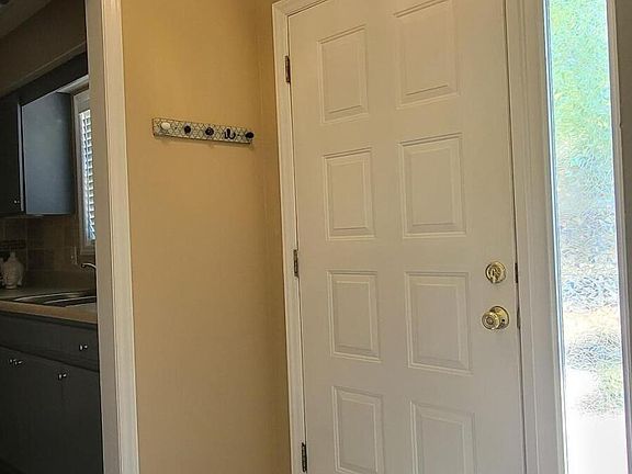 3rd image of 105 Sunshine Ln Unit A