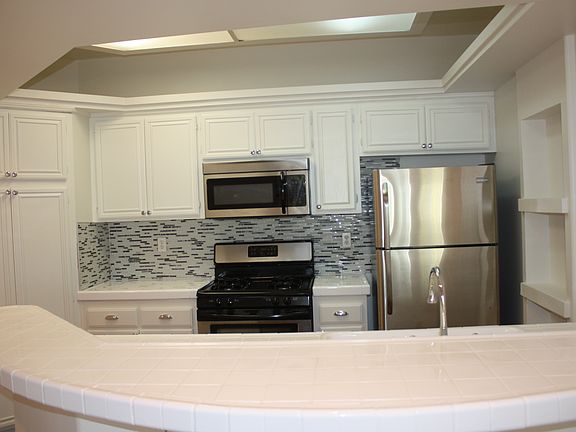 3rd image of 12712 Moorpark St APT 202