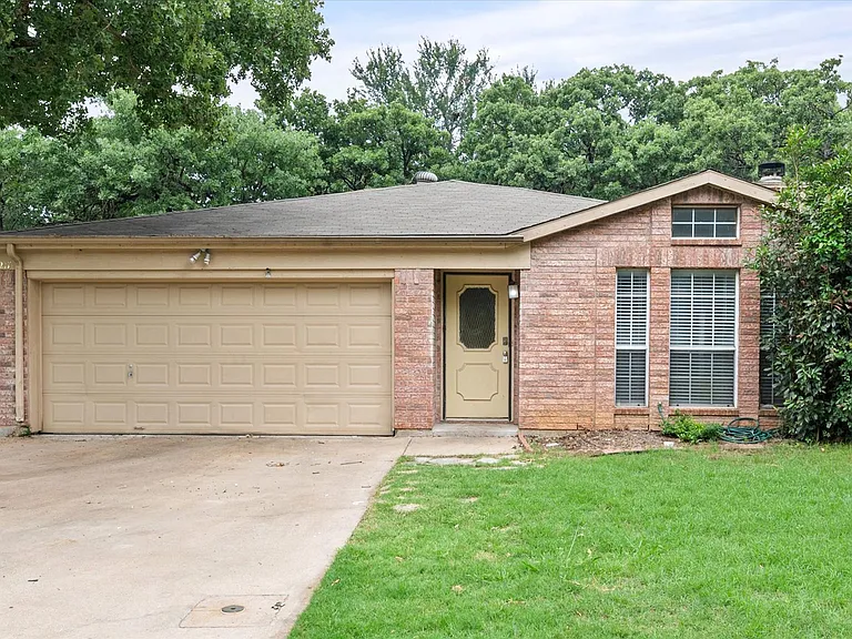 1217 Hidden Creek Dr — Photo 2