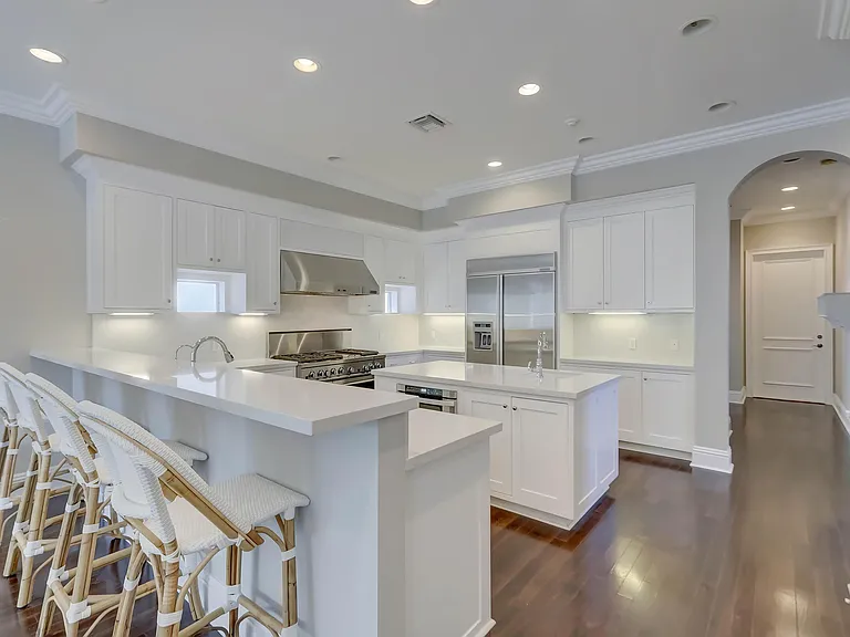425 NE 11th Ave — Photo 11