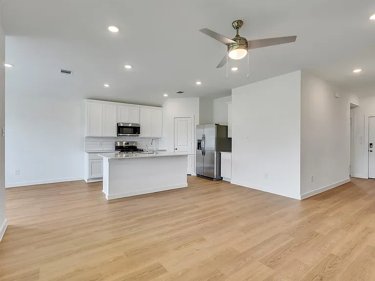 9011 Serene Haven Ln — Photo 17