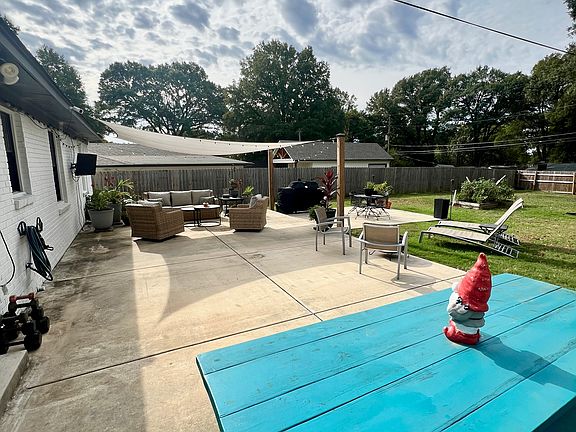 Huge & spacious back patio