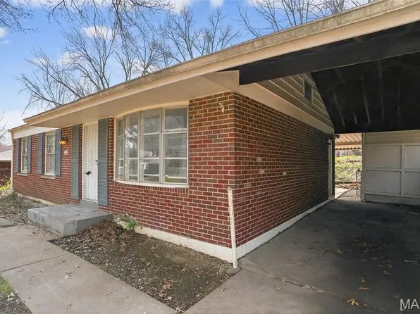 1722 Bradshaw Dr, Saint Louis, MO 63136