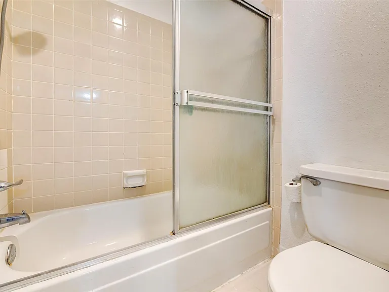 3915 Tanglewilde St #3915 — Photo 13