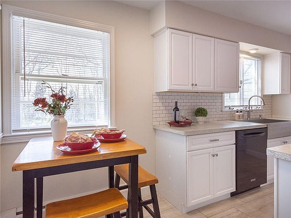 2nd image of 287 Farmview Dr
