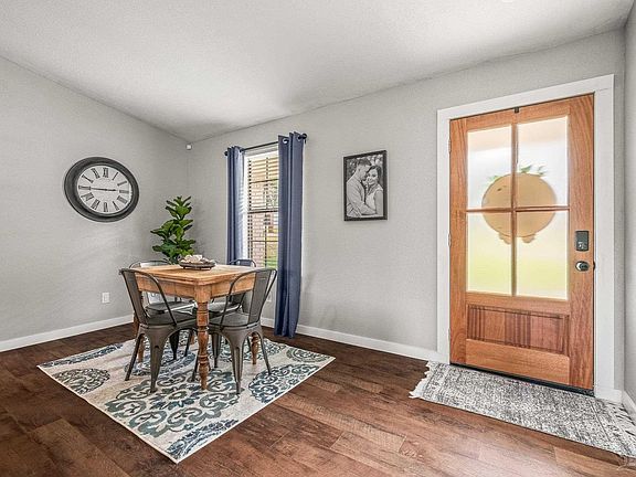 5th image of 4684 Evelyn St