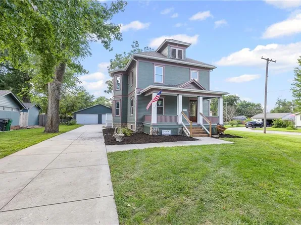 1004 S Willow St, Ottawa, KS 66067