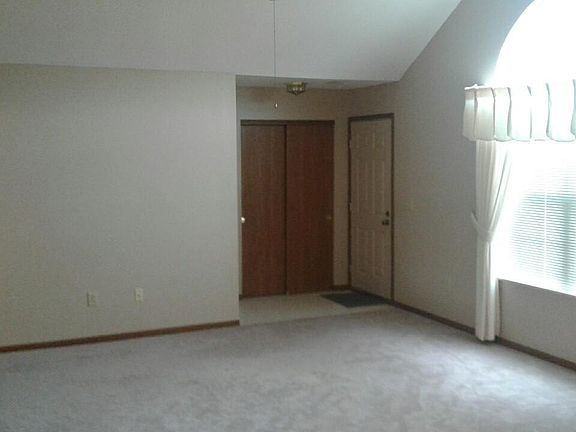 3rd image of 7804 Meadowlark Ln N