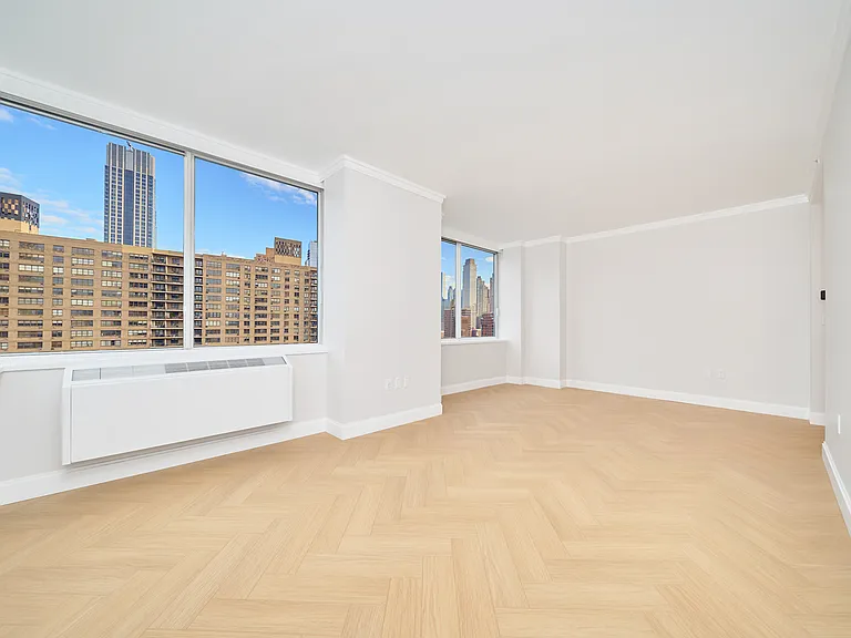 160 Riverside Blvd #25A — Photo 12