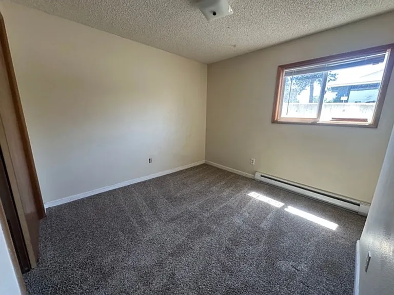 126 E Barker St — Photo 5
