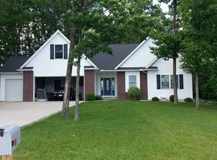 8782 Cottonwood Dr, Freeland, MI
