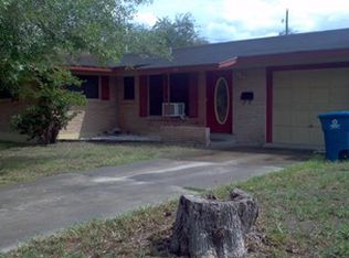 804 Leland Cir, Beeville, TX 78102