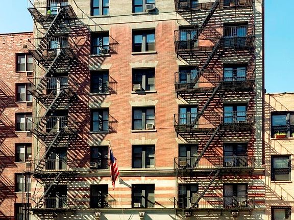 5th image of 142 E 27th St APT 6A