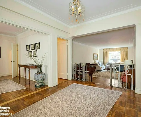Living room, photo 1