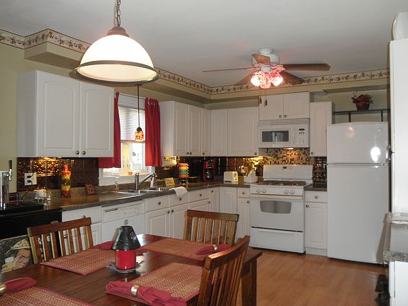 3rd image of 1633 Deckner Ave