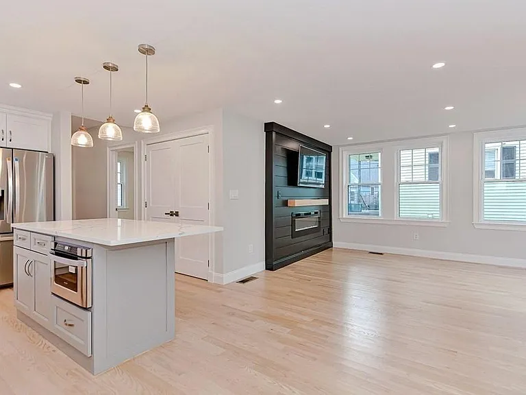 64 Crescent St #1 — Photo 11