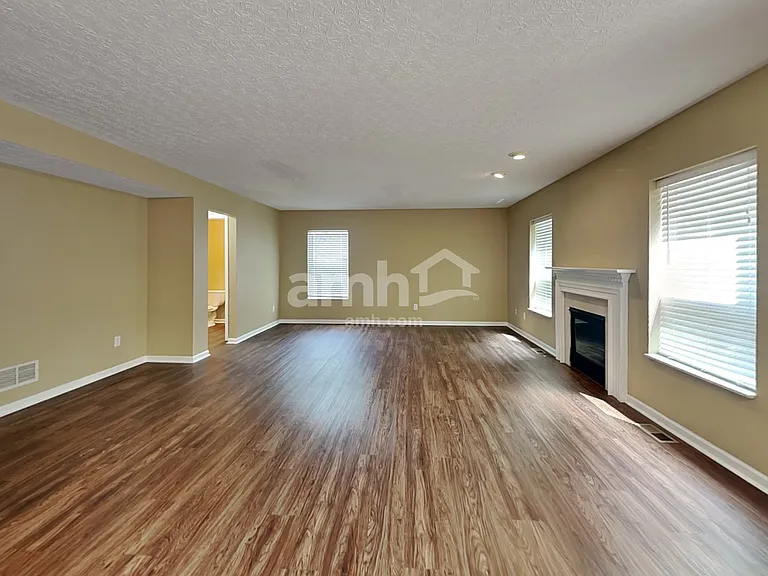 665 Norfolk Sq N — Photo 7