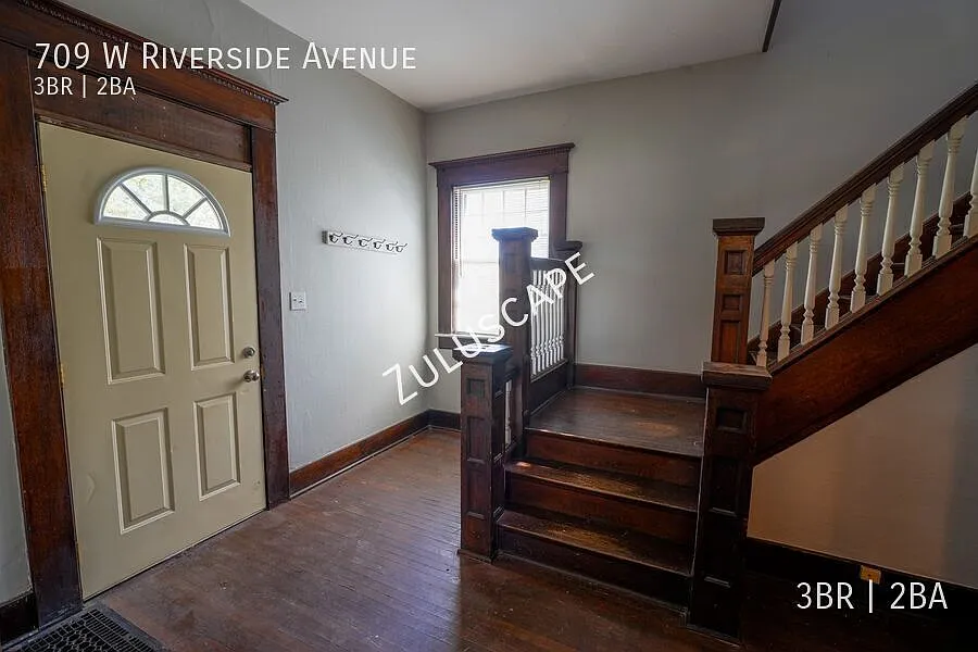 709 W. Riverside / Huge 3/2 Near Ball State University in Muncie Indiana — Photo 2