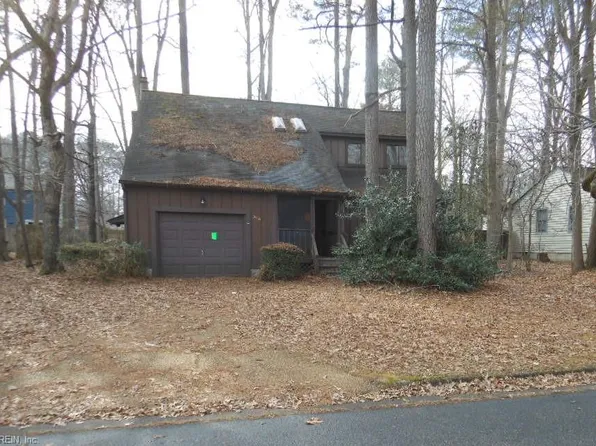 306 Heacox Ln, Newport News, VA 23608