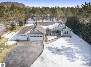 8208 Mapleleaf Dr, Traverse City, MI 49684