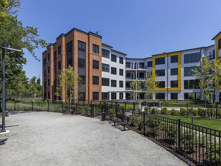 Parkway Apartments — Photo 5