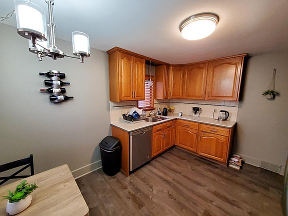 5th image of 36 Lorraine Ave