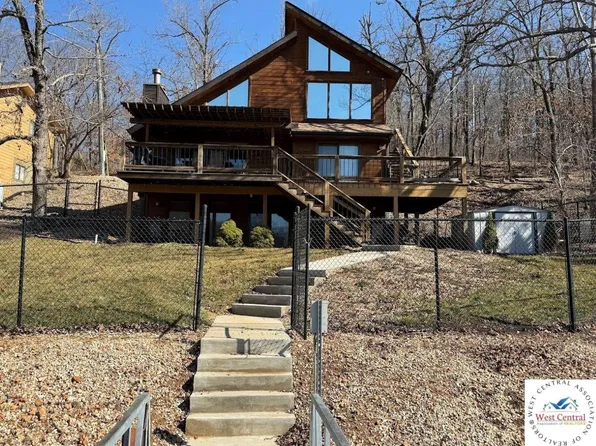 32693 Crescent Dr, Gravois Mills, MO 65037