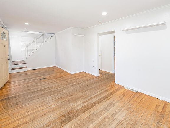 5th image of 4145 Kingston St