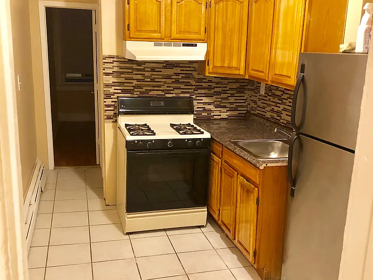 79 Logan Ave #2R — Photo 5