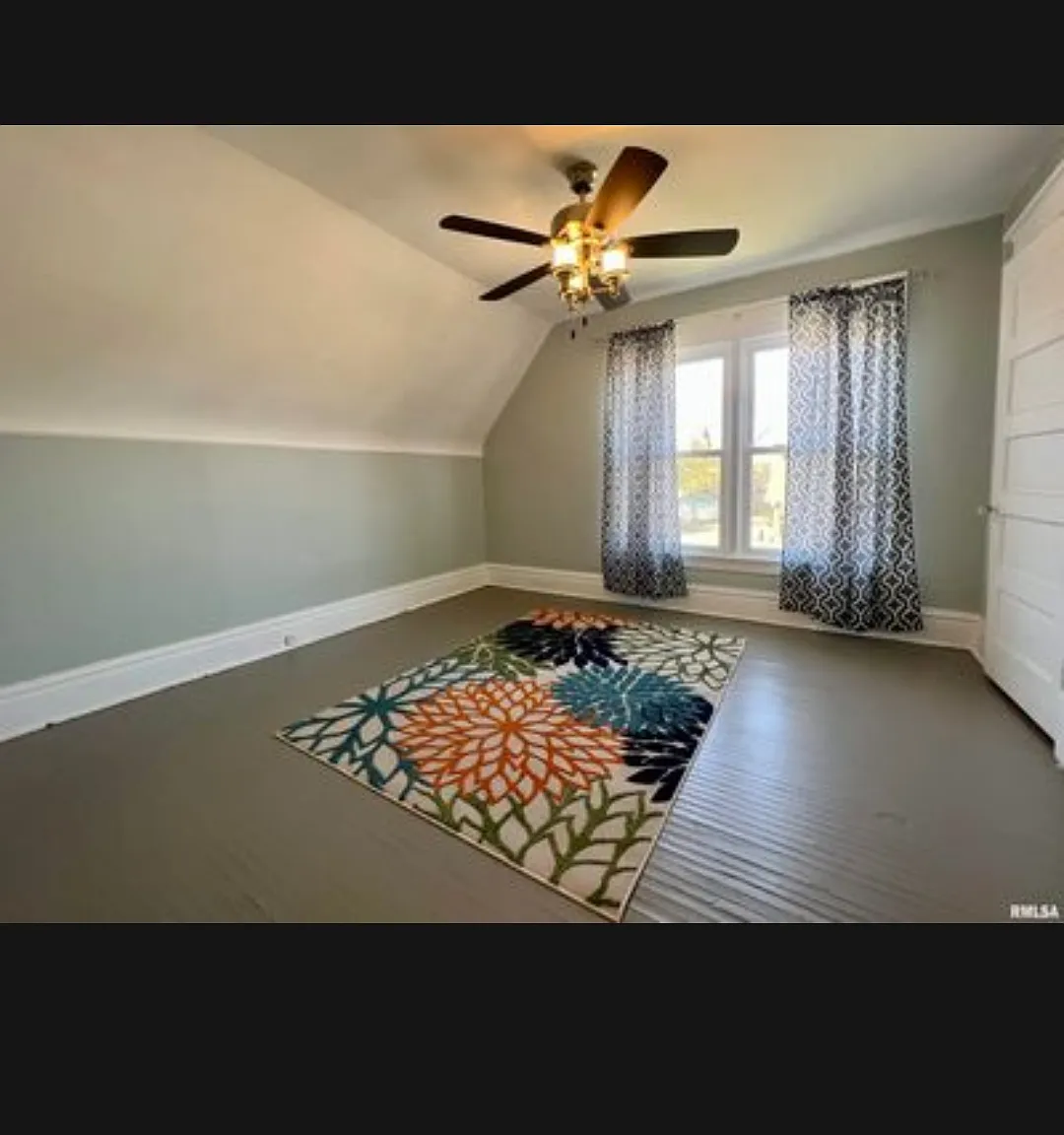 3 bed, 1009 sqft, $1,400 — Photo 1