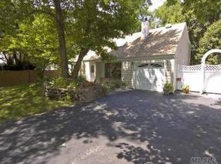 5 Highridge Dr, Huntington, NY 11743