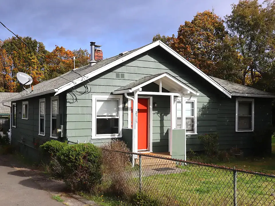 2514 E Ryan Dr