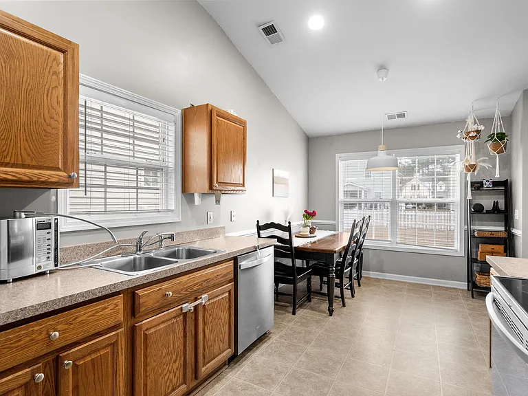 325 Vesta Dr — Photo 13