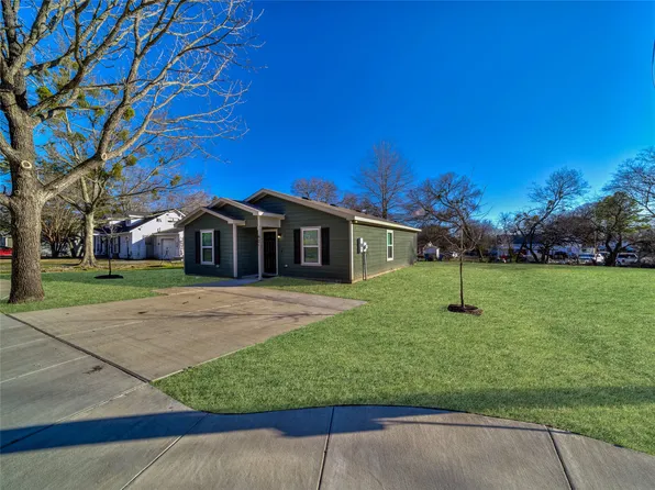 921 W 9th St, Bonham, TX 75418