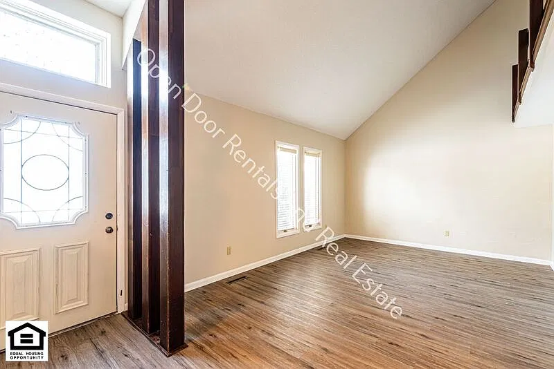 4 bed, 2.5 bath, 2310 sqft, $2,100 — Photo 3
