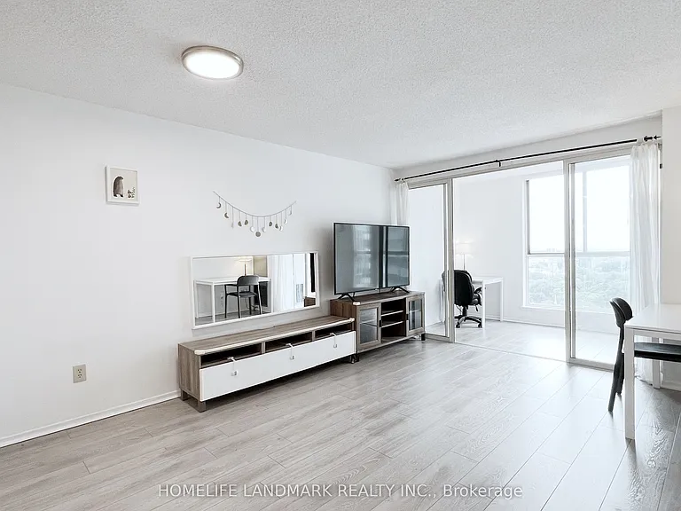 1055 Bay St #2112 — Photo 3