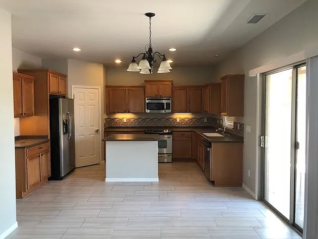 2141 W Kathleen Rd — Photo 6