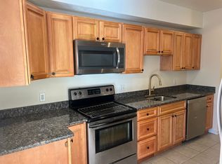 113 Winfield St APT 2L, Worcester, MA 01602