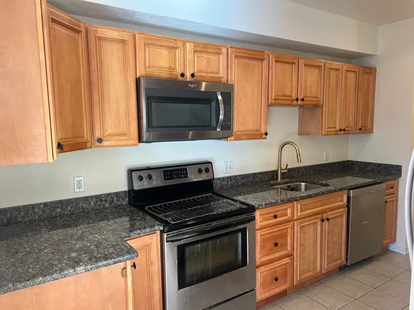 113 Winfield St APT 2L, Worcester, MA 01602