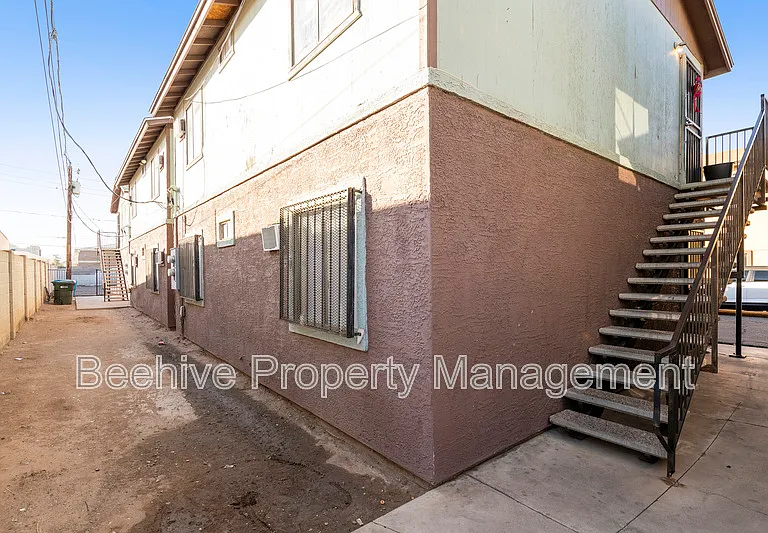739 E Pierce St #5 — Photo 2