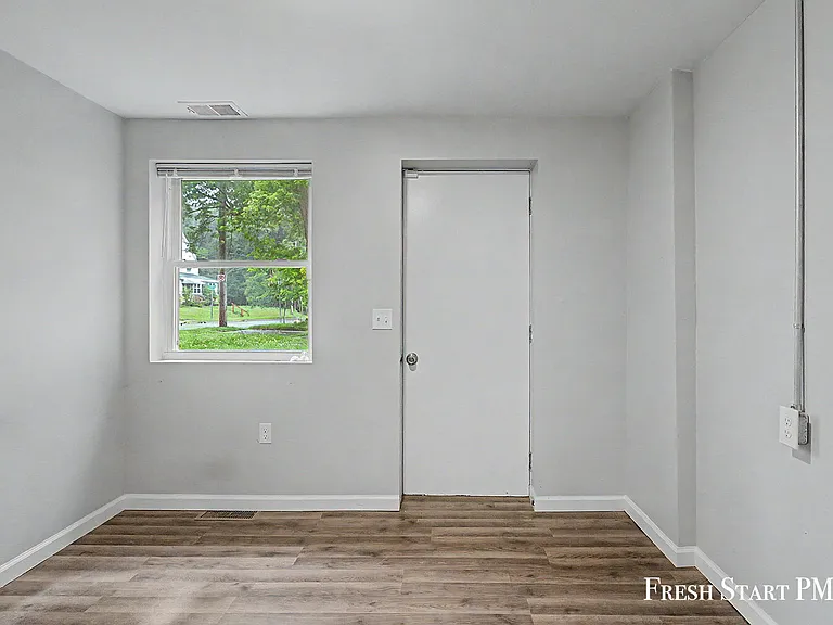1266 Clark St — Photo 16
