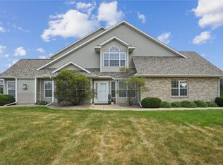 1208 Litchfield Dr #C, Hiawatha, IA 52233