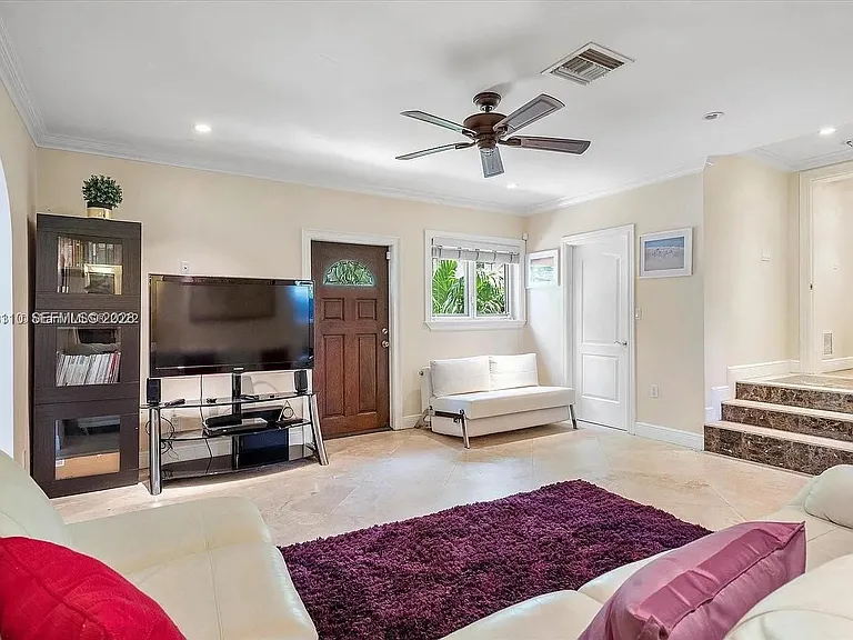 800 SW 12th Ave — Photo 15