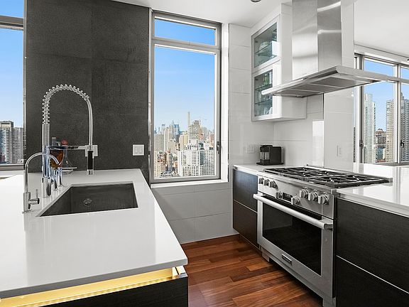 4th image of 333 E 91st St #30CD